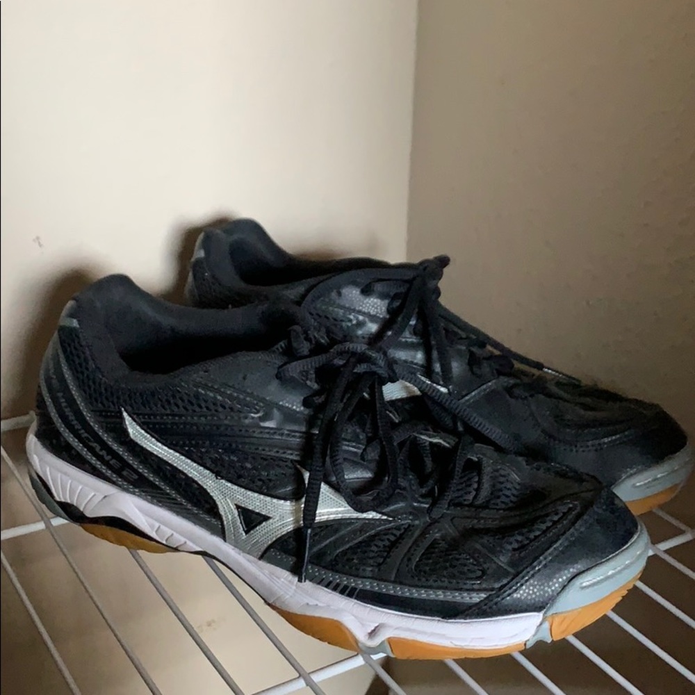 Mizuno wave volleyball